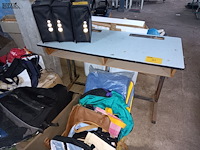 Lot 93 - retro schoolbank - afbeelding 1 van  2