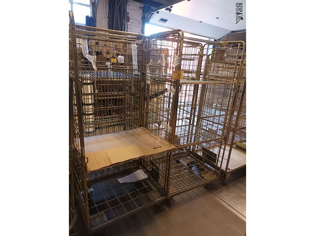 Lot 93 - rolcontainer. 2 stuks - afbeelding 1 van  3