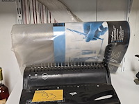 Lot 93 - schoolmateriaal 3 stuks - afbeelding 1 van  5