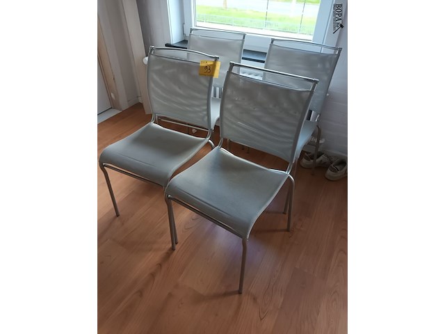Lot 93 - stoelen. 4 stuks - afbeelding 1 van  3