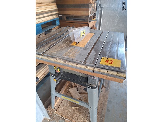 Lot 93 - zaagtafel - afbeelding 1 van  3