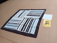 Lot 93 - zijden sjaal dolce c - afbeelding 2 van  3