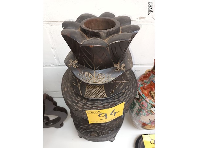 Lot 94 - afrikaanse houten sokkel - afbeelding 2 van  4