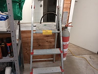 Lot 94 - aluminium trapladder - afbeelding 1 van  3