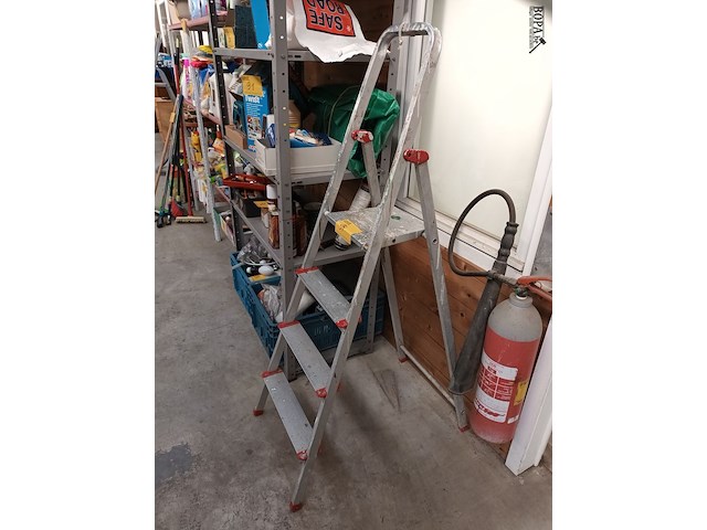 Lot 94 - aluminium trapladder - afbeelding 2 van  3