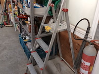 Lot 94 - aluminium trapladder - afbeelding 2 van  3