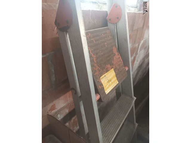 Lot 94 - aluminium trapladder - afbeelding 3 van  3