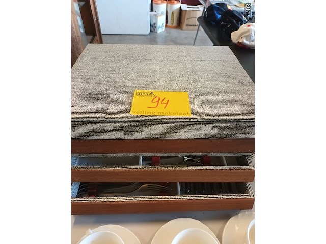 Lot 94 - bestekkoffer - afbeelding 1 van  4