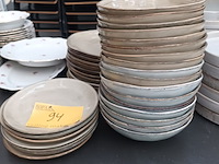 Lot 94 - borden earth. 35 stuks - afbeelding 2 van  5