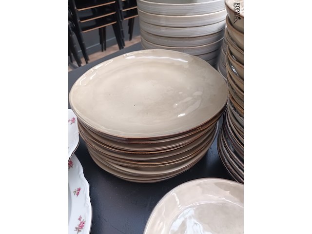 Lot 94 - borden earth. 35 stuks - afbeelding 3 van  5