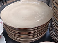 Lot 94 - borden earth. 35 stuks - afbeelding 3 van  5