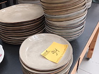 Lot 94 - borden earth. 35 stuks - afbeelding 4 van  5