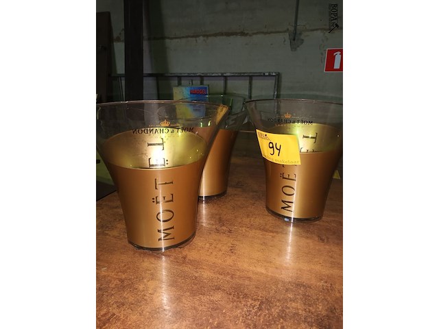 Lot 94 - champagnekoeler moët. 3 stuks - afbeelding 1 van  4