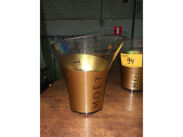 Lot 94 - champagnekoeler moët. 3 stuks - afbeelding 2 van  4