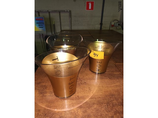 Lot 94 - champagnekoeler moët. 3 stuks - afbeelding 3 van  4