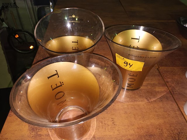 Lot 94 - champagnekoeler moët. 3 stuks - afbeelding 4 van  4