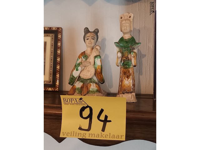 Lot 94 - chinese beeldjes. 2 stuks - afbeelding 1 van  5