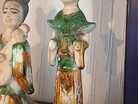 Lot 94 - chinese beeldjes. 2 stuks - afbeelding 2 van  5