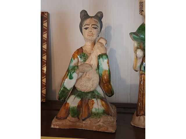 Lot 94 - chinese beeldjes. 2 stuks - afbeelding 3 van  5