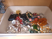 Lot 94 - fantasiejuwelen - afbeelding 2 van  4