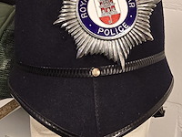 Lot 94 - gibraltar 1 helm en 1 pet (zonder hoofd) - afbeelding 2 van  4