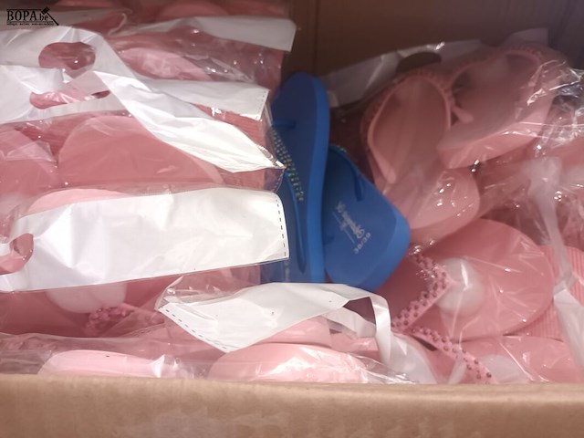 Lot 94 - groot lot badslippers - afbeelding 2 van  4