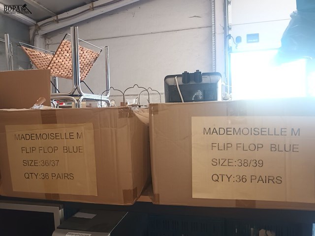 Lot 94 - groot lot badslippers - afbeelding 4 van  4
