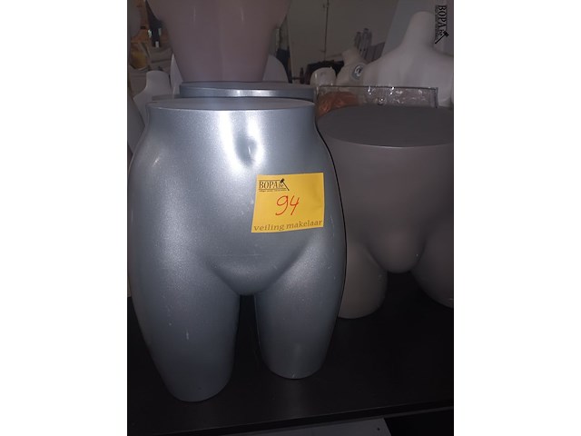 Lot 94 - heupmodellen en benen. 7 stuks - afbeelding 3 van  3
