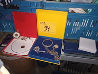 Lot 94 - juwelen en horloges. 14 stuks - afbeelding 1 van  8