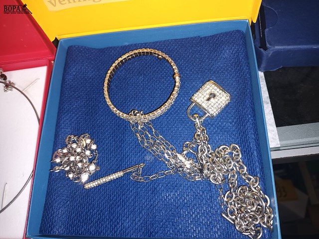 Lot 94 - juwelen en horloges. 14 stuks - afbeelding 5 van  8