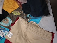 Lot 94 - kledij en sjaals - afbeelding 5 van  5