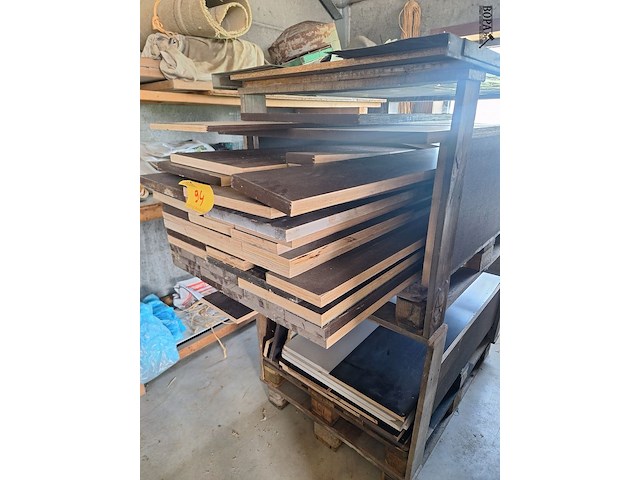 Lot 94 - lot hout - afbeelding 6 van  9