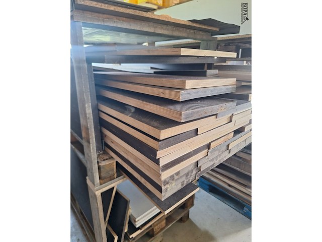 Lot 94 - lot hout - afbeelding 8 van  9