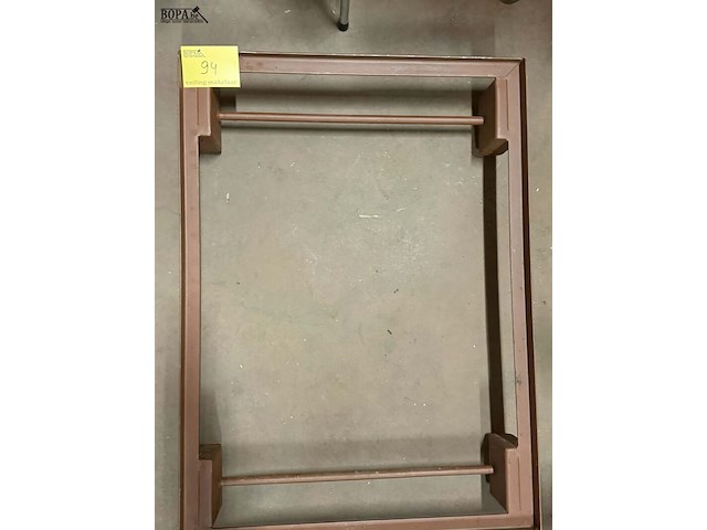 Lot 94 - metalen frame met wielen (1-rijrichting) afm 66*92 - afbeelding 1 van  2