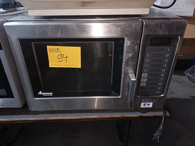 Lot 94 - microgolfoven amana - afbeelding 1 van  4