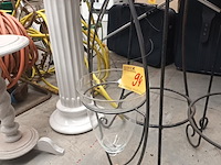 Lot 94 - plantenstaander - 3 stuks - afbeelding 3 van  4