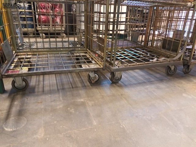 Lot 94 - rolcontainer. 2 stuks - afbeelding 2 van  2