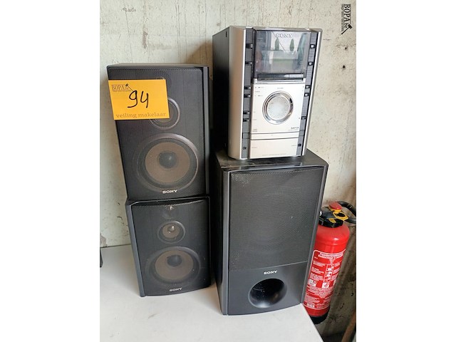 Lot 94 - sony mp3 radio/cd player met boxen - afbeelding 1 van  4