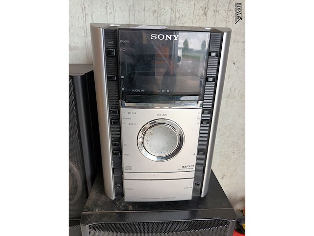 Lot 94 - sony mp3 radio/cd player met boxen - afbeelding 2 van  4