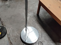 Lot 94 - vintage booglamp met bolvormige kap - chroomafwerking - stij - afbeelding 3 van  3