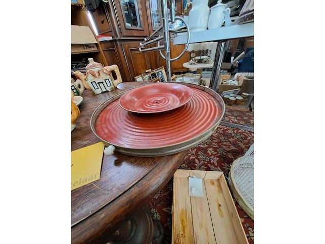 Lot 94 - vintage theeset thema 'huisje' en draaibare vintage taartens - afbeelding 3 van  4