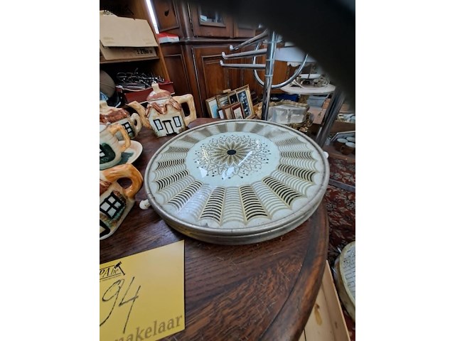 Lot 94 - vintage theeset thema 'huisje' en draaibare vintage taartens - afbeelding 4 van  4