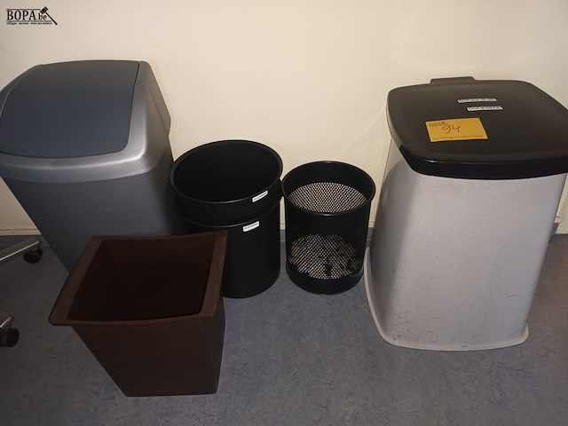 Lot 94 - vuilnisbakken. 6 stuks - afbeelding 2 van  2