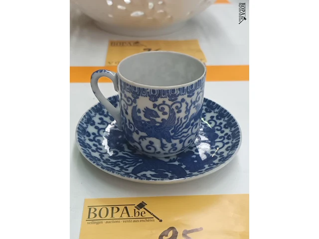 Lot 95 - antiek chinees kopje en schoteltje - afbeelding 1 van  4