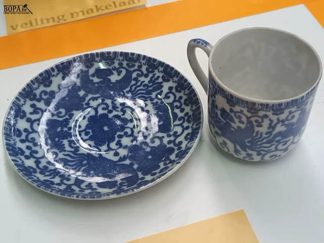 Lot 95 - antiek chinees kopje en schoteltje - afbeelding 2 van  4