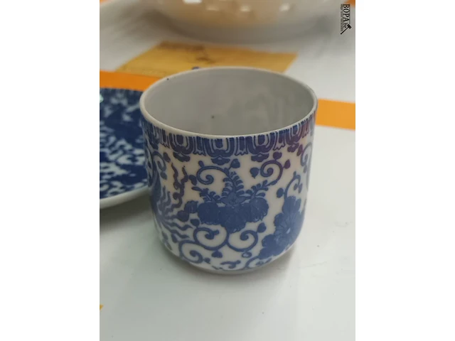 Lot 95 - antiek chinees kopje en schoteltje - afbeelding 3 van  4