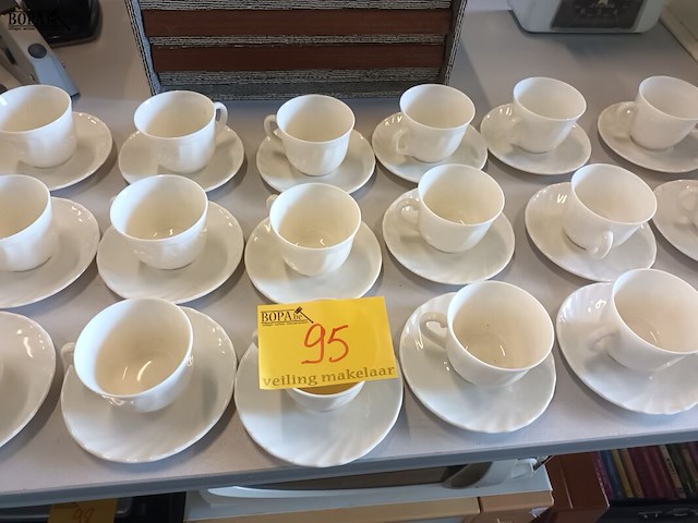 Lot 95 - arcopal koffieservies. 36 stuks - afbeelding 1 van  3