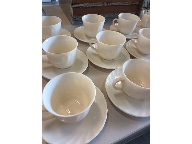 Lot 95 - arcopal koffieservies. 36 stuks - afbeelding 2 van  3