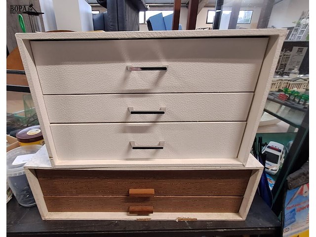 Lot 95 - bestekkoffers 2 stuks - afbeelding 1 van  6