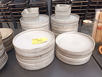 Lot 95 - borden en schalen. 31 stuks - afbeelding 2 van  5